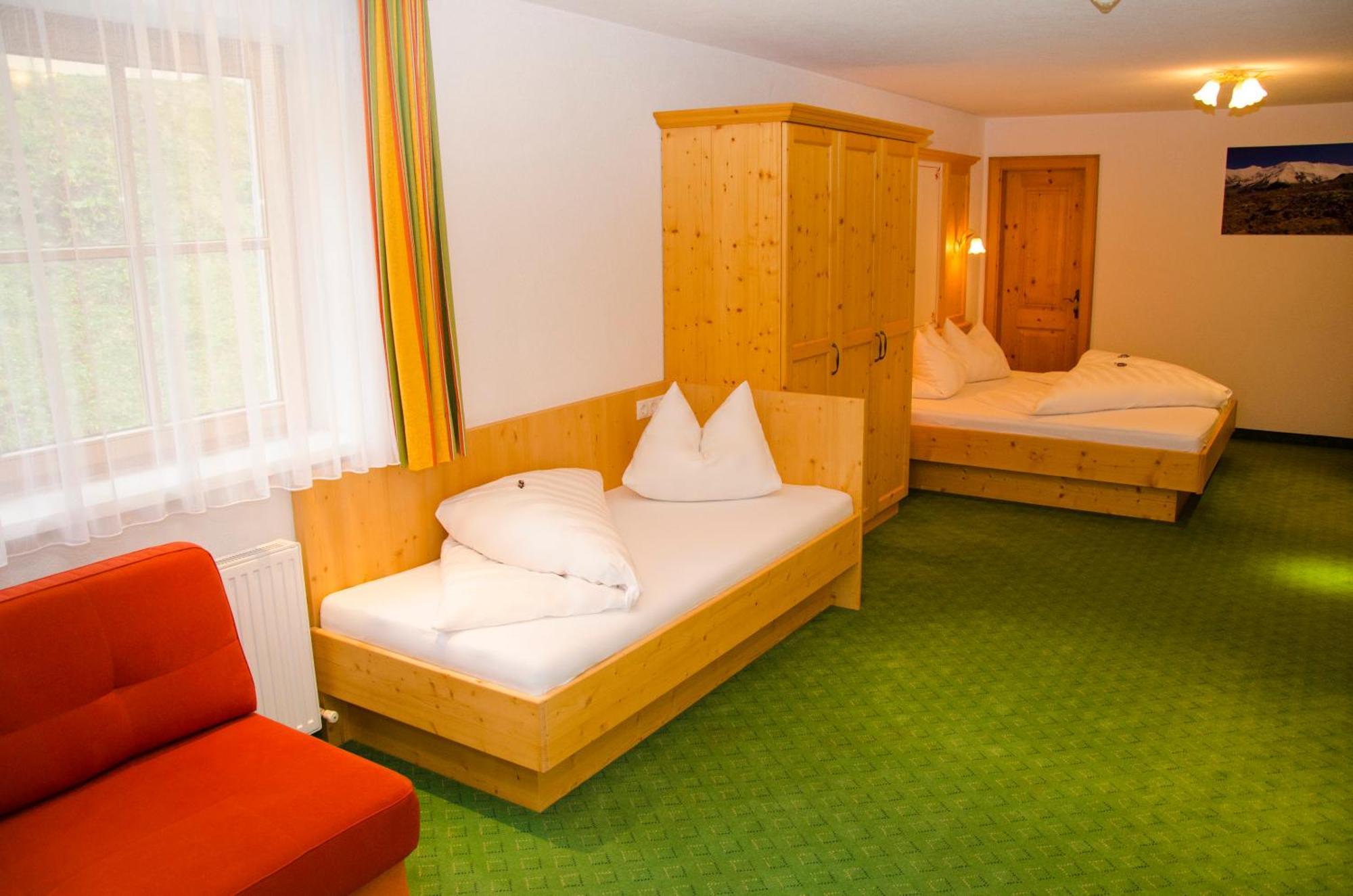 Hotel Garni Alpenblick Ischgl Szoba fotó